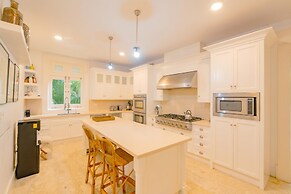 Luxurious Fully-staffed Villa With Amazing View in Exclusive Golf Beac