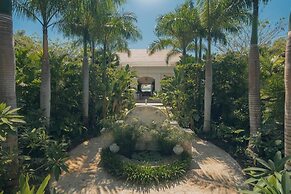 Luxurious Fully-staffed Villa With Amazing View in Exclusive Golf Beac