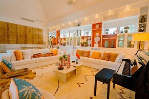 Luxurious Fully-staffed Villa With Amazing View in Exclusive Golf Beac