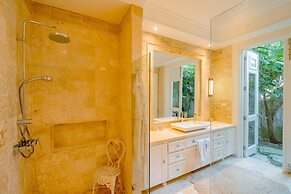 Luxurious Fully-staffed Villa With Amazing View in Exclusive Golf Beac