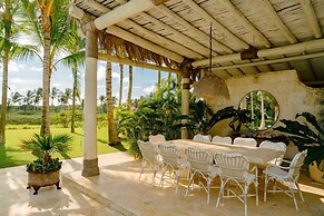 Luxurious Fully-staffed Villa With Amazing View in Exclusive Golf Beac