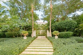 Luxurious Fully-staffed Villa With Amazing View in Exclusive Golf Beac