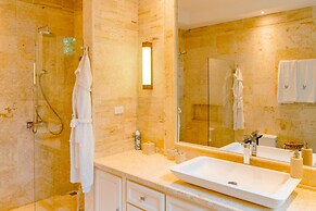 Luxurious Fully-staffed Villa With Amazing View in Exclusive Golf Beac