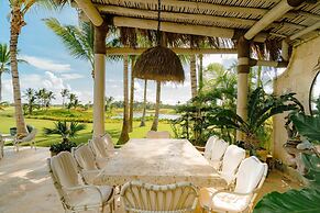 Luxurious Fully-staffed Villa With Amazing View in Exclusive Golf Beac