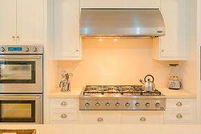 Luxurious Fully-staffed Villa With Amazing View in Exclusive Golf Beac