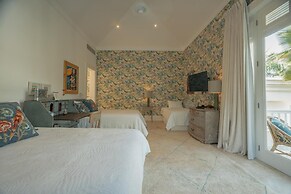 Luxurious Fully-staffed Villa With Amazing View in Exclusive Golf Beac