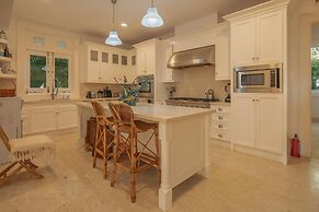 Luxurious Fully-staffed Villa With Amazing View in Exclusive Golf Beac