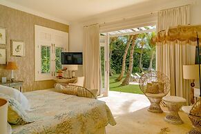 Luxurious Fully-staffed Villa With Amazing View in Exclusive Golf Beac