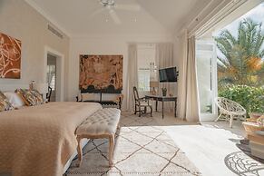 Luxurious Fully-staffed Villa With Amazing View in Exclusive Golf Beac