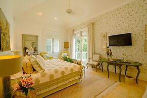 Luxurious Fully-staffed Villa With Amazing View in Exclusive Golf Beac