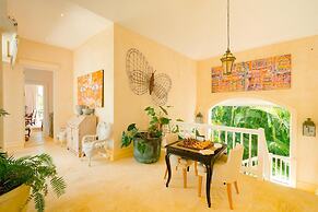 Luxurious Fully-staffed Villa With Amazing View in Exclusive Golf Beac