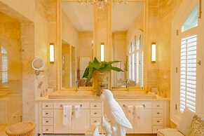 Luxurious Fully-staffed Villa With Amazing View in Exclusive Golf Beac