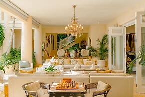 Luxurious Fully-staffed Villa With Amazing View in Exclusive Golf Beac