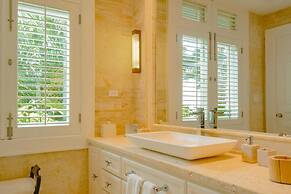 Luxurious Fully-staffed Villa With Amazing View in Exclusive Golf Beac