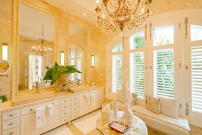 Luxurious Fully-staffed Villa With Amazing View in Exclusive Golf Beac