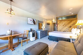 Hotel Style Room In The Timber Creek Lodge 1 Bedroom Condo by Redawnin