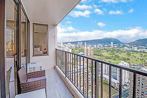 Newly Remodeled - 30th Floor Suite with EPIC Mountain Views by Koko Re