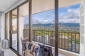 Newly Remodeled - 30th Floor Suite with EPIC Mountain Views by Koko Re