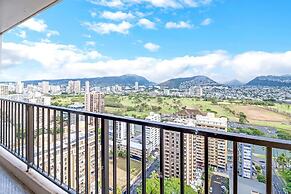 Newly Remodeled - 30th Floor Suite with EPIC Mountain Views by Koko Re