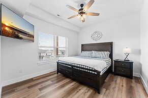 Summer Breeze 9 Bedroom Home by RedAwning