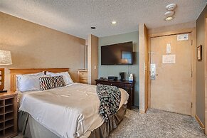 Downtown Breck Ski In Ski Out! Walk to Everything