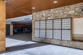 Downtown Breck Ski In Ski Out! Walk to Everything