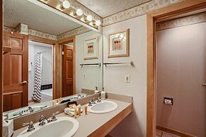 Downtown Breck Ski In Ski Out! Walk to Everything