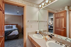 Downtown Breck Ski In Ski Out! Walk to Everything