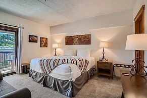 Your Next Vacay at Peak 9 Ski-in/ski-out