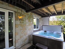 60 Valley Lodge