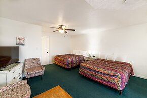 Captain's Table Hotel