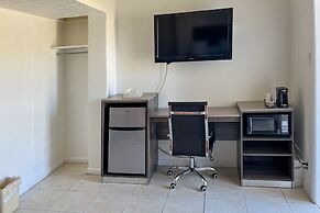 Captain's Table Hotel