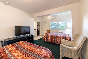 Captain's Table Hotel