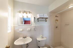 Captain's Table Hotel