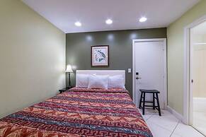 Captain's Table Hotel