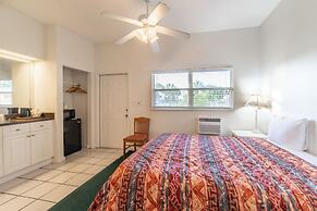 Captain's Table Hotel