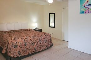 Captain's Table Hotel