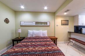 Captain's Table Hotel