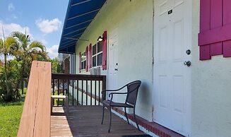 Captain's Table Hotel