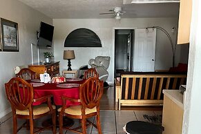 Captain's Table Hotel