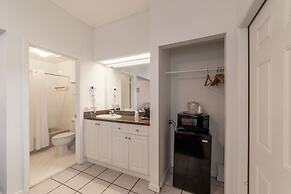 Captain's Table Hotel