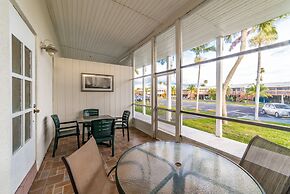 Captain's Table Hotel