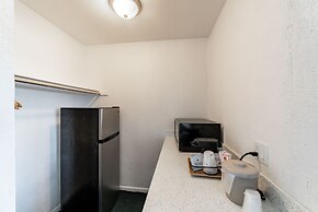 Captain's Table Hotel