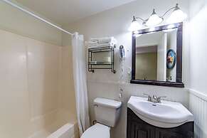 Captain's Table Hotel