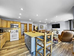 Moose Trail Retreat 3 Bedroom Home by RedAwning