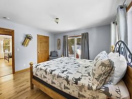 Moose Trail Retreat 3 Bedroom Home by RedAwning