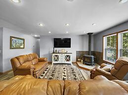 Moose Trail Retreat 3 Bedroom Home by RedAwning