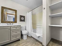 Moose Trail Retreat 3 Bedroom Home by RedAwning