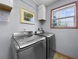 Moose Trail Retreat 3 Bedroom Home by RedAwning