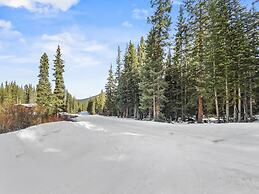 Moose Trail Retreat 3 Bedroom Home by RedAwning